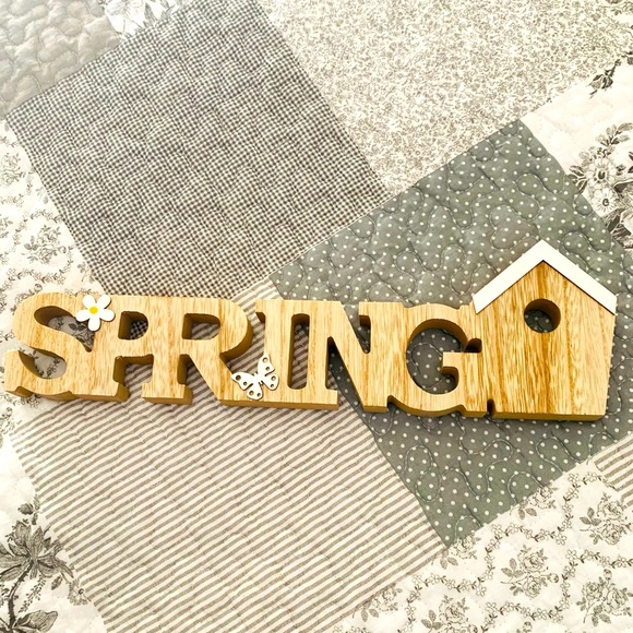 Other - 🦋🆕 Home Decor Wooden Spring Sign
